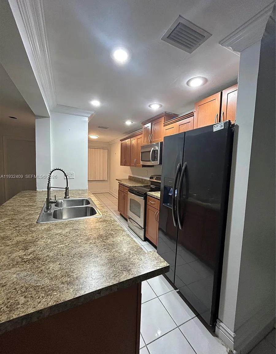 3 bed, 2.5 bath, 1770 sqft, $2,800 — Photo 2