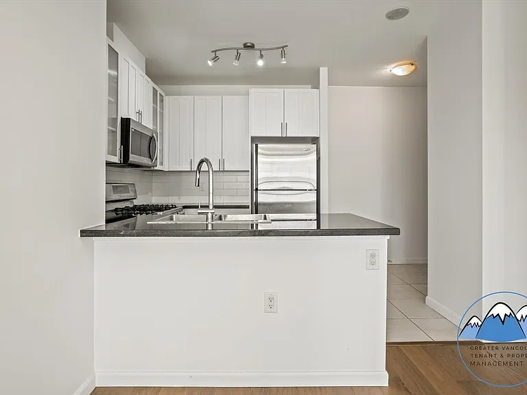 170 W 1st St #801 — Photo 5