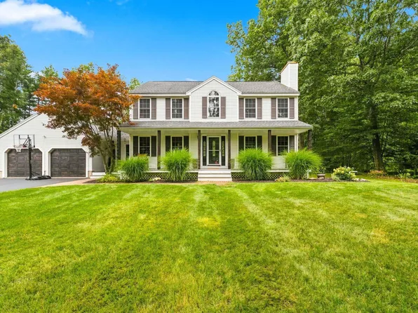 16 Crestwood Drive, Hudson, NH 03051