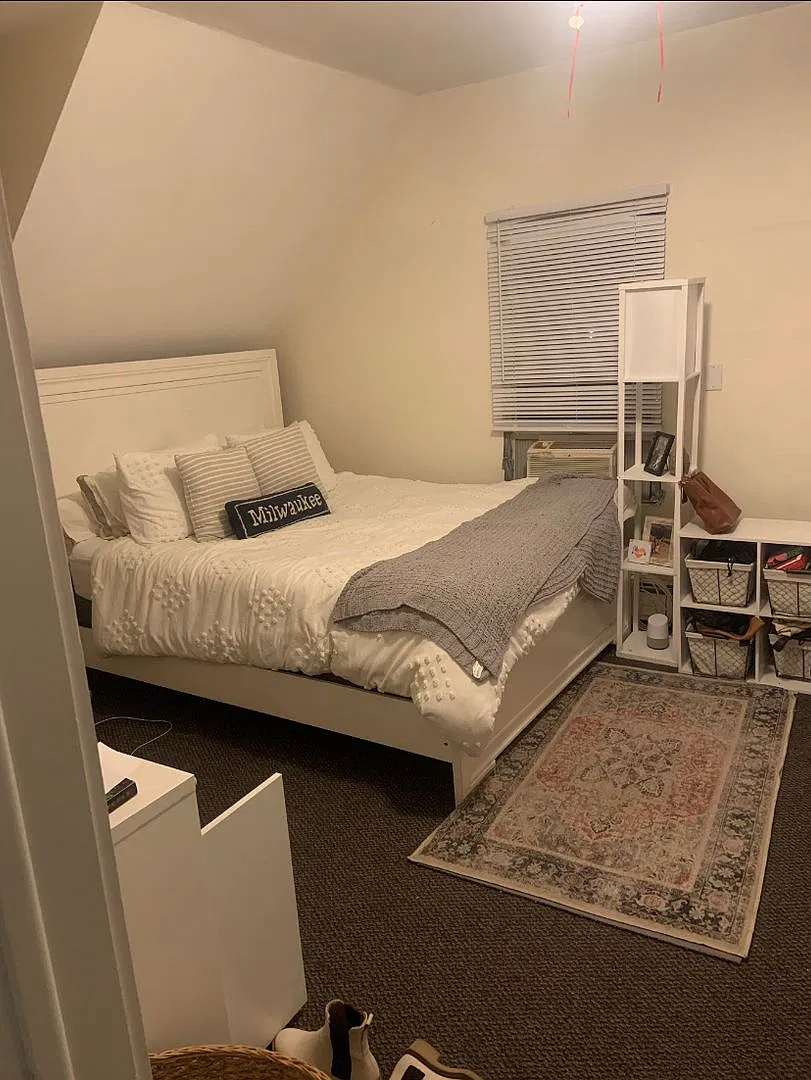 5 Bed / 3 Bath House Minutes from Northwestern University — Photo 2
