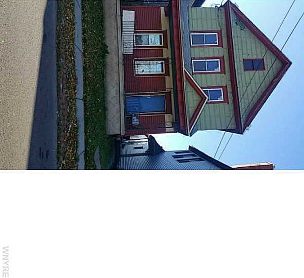 2nd image of 250 Sobieski St