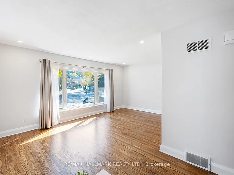 66 Ferncroft Dr — Photo 4