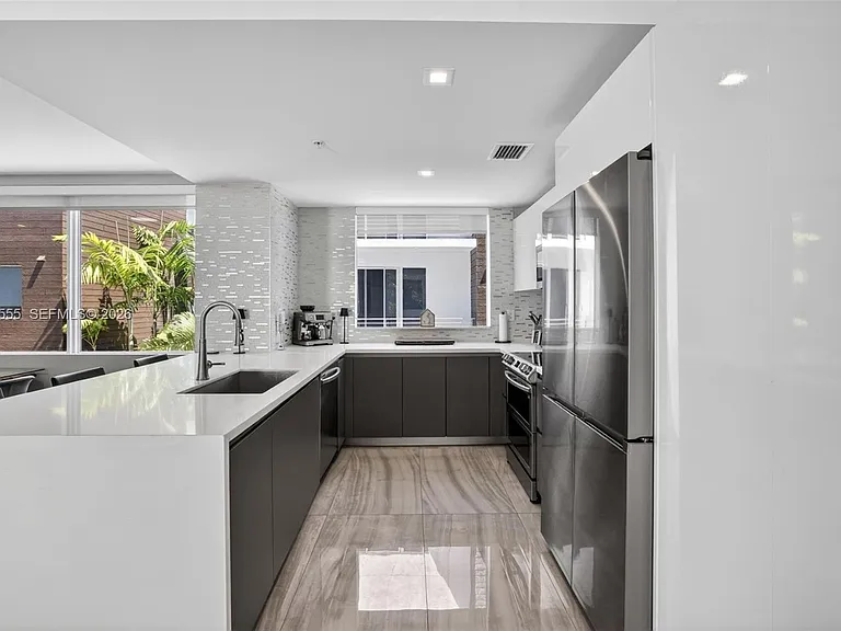 700 NE 14th Ave #311 — Photo 13