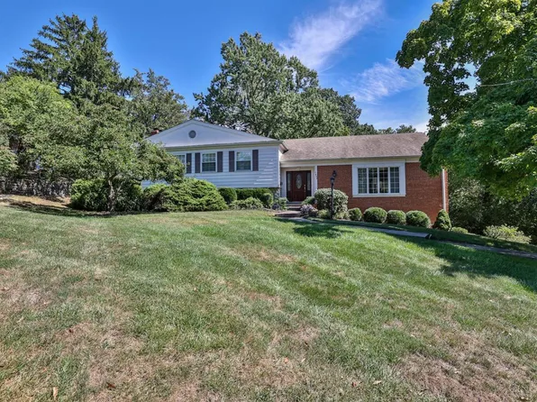 1008 Grandin Ridge Dr, Cincinnati, OH 45208