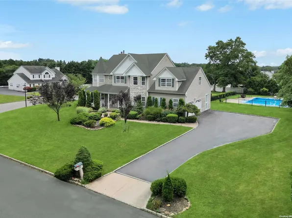 56 Deer Lane, Manorville, NY 11949