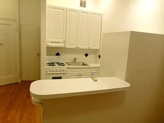 Rented by Keller Williams NYC | media 19