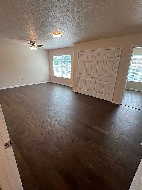 2 bed, 2.5 bath, 1303 sqft, $2,000 — Photo 2