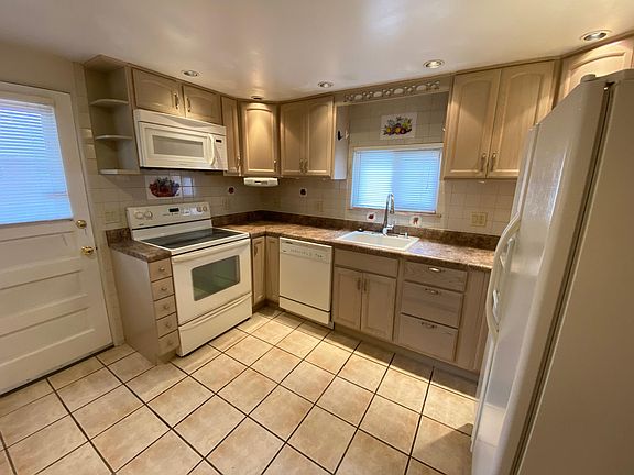 Main Level : Comfortably sized eat-in kitchen with all appliances (stove, microwave, dishwasher, side-by-side refrigerator)