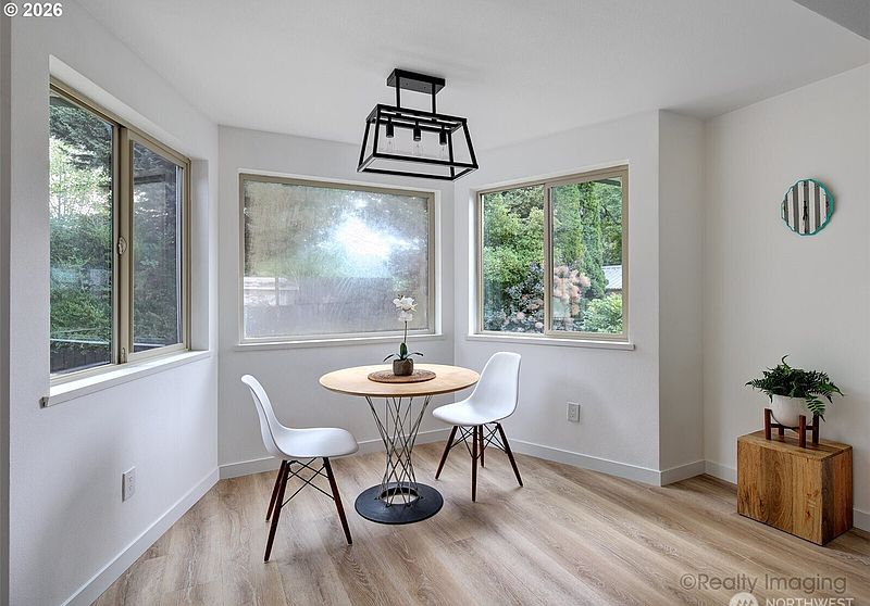 5th image of 1060 Cowlitz View Court NW