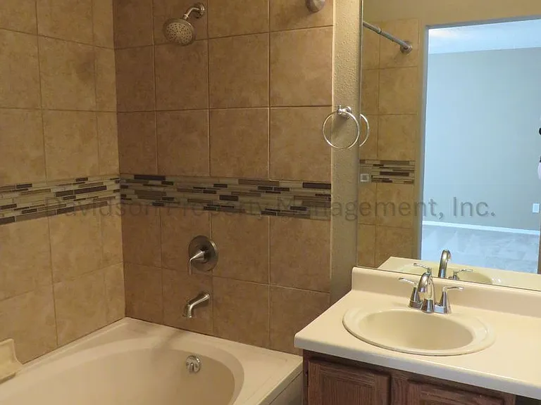 3280 Richmond Dr — Photo 8