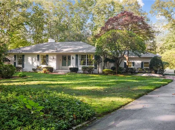161 Gilbert Stuart Dr, Warwick, RI 02818
