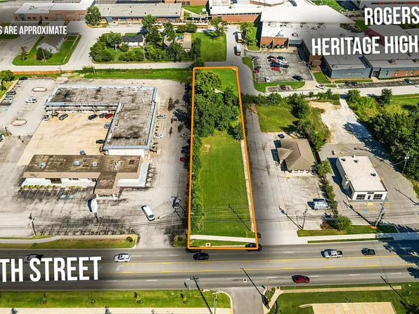 S 8th St, Rogers, AR 72758