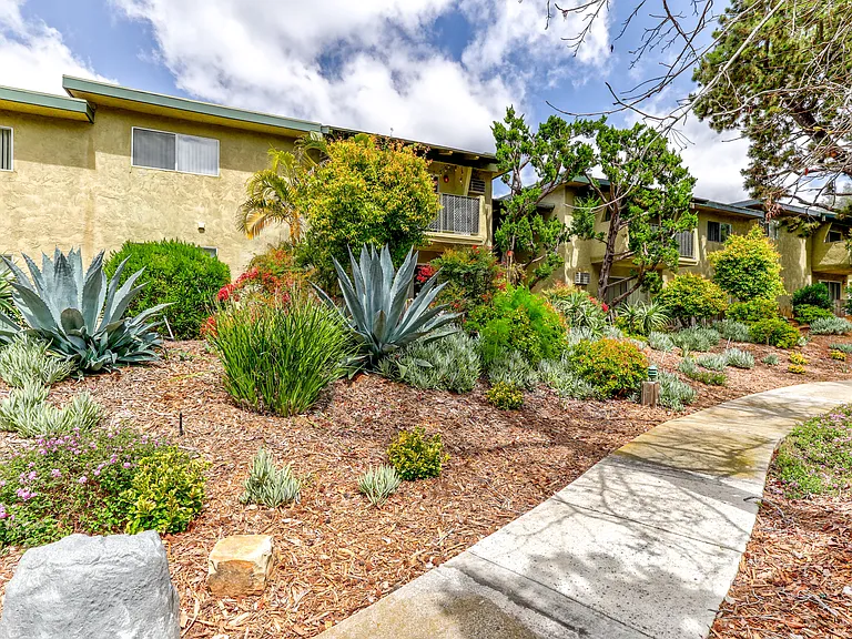 1575 Oak Apartment Homes — Photo 45