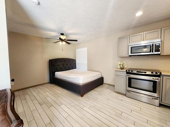4th image of 959 Fir St