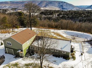 318 Beechay Ln, Palmerton, PA 18071