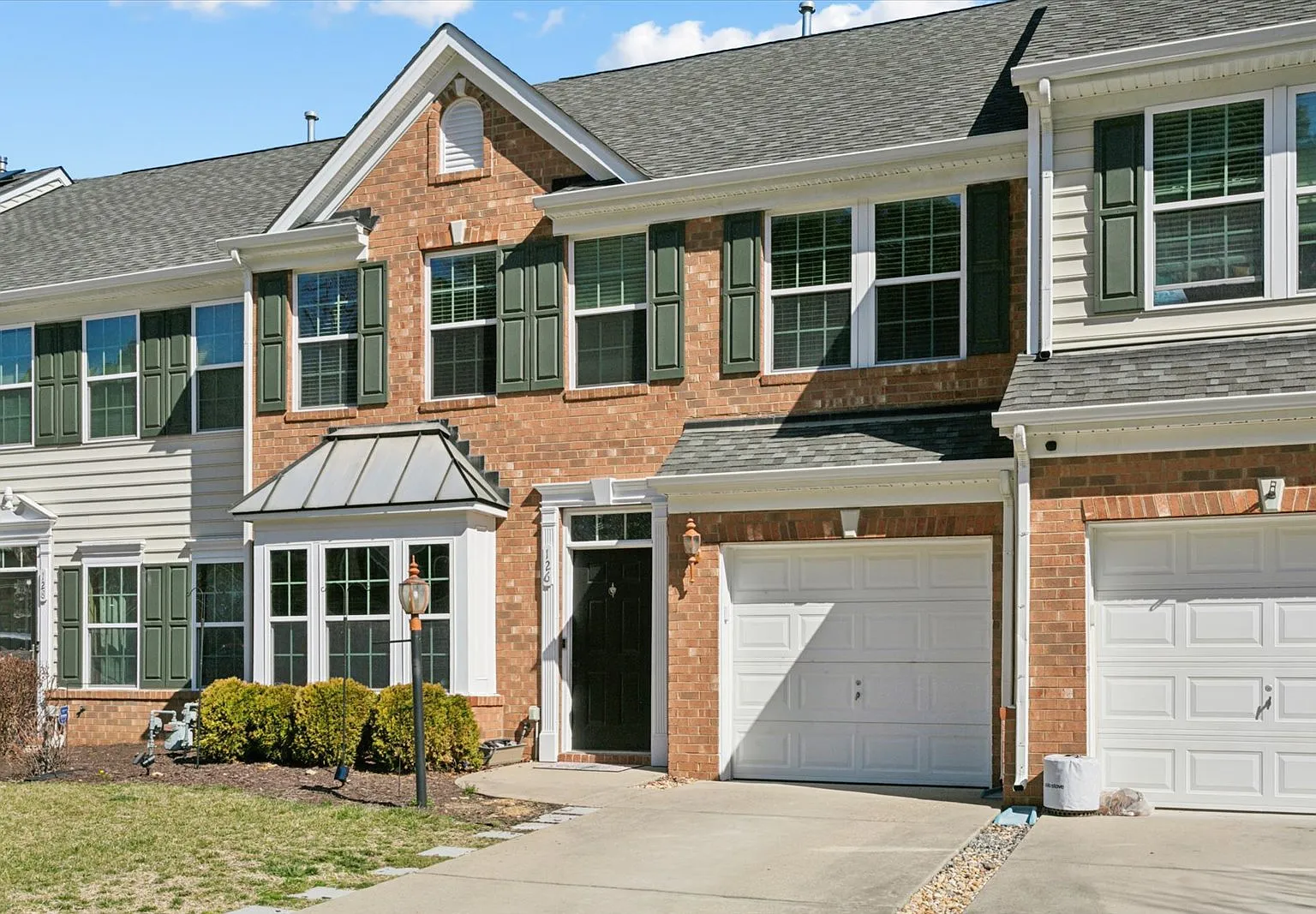 3 bed, 2.5 bath, 1817 sqft, $2,700 — Photo 3