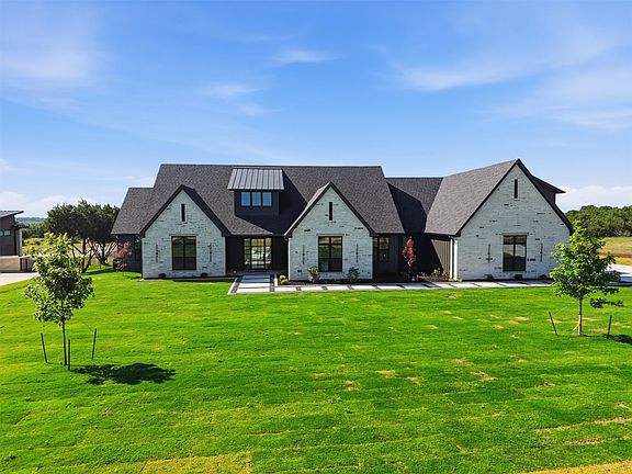 3rd image of 3305 Rio Grande Cir