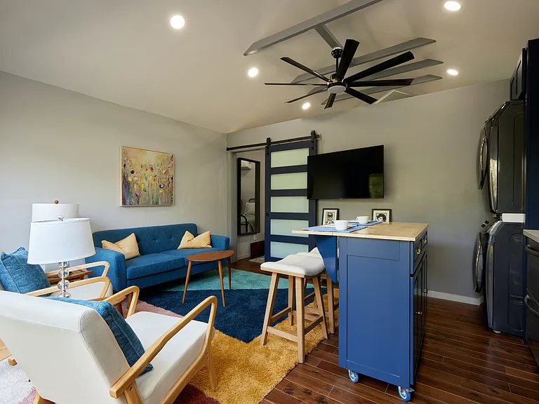 629 N Reese Pl — Photo 12