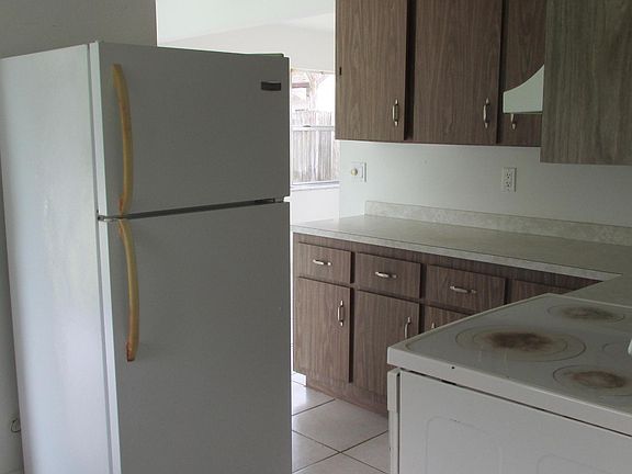 3rd image of 311 NW Byron Street