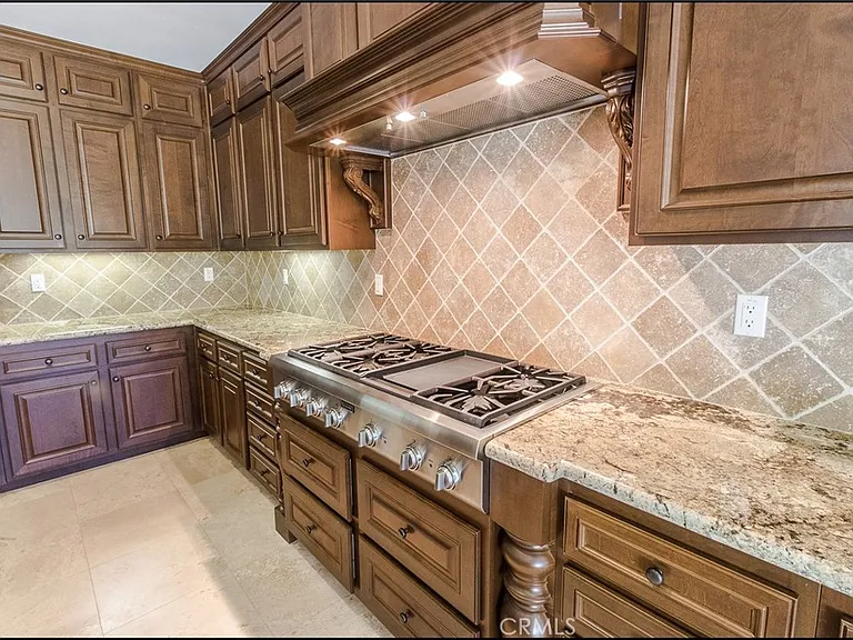 47 Santa Barbara Dr — Photo 8