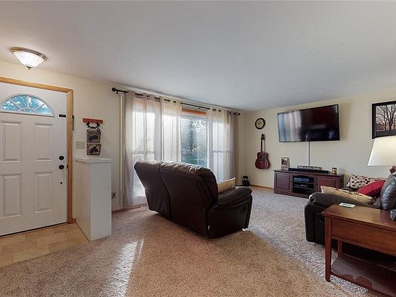 2nd image of 950 Fenwick Cir