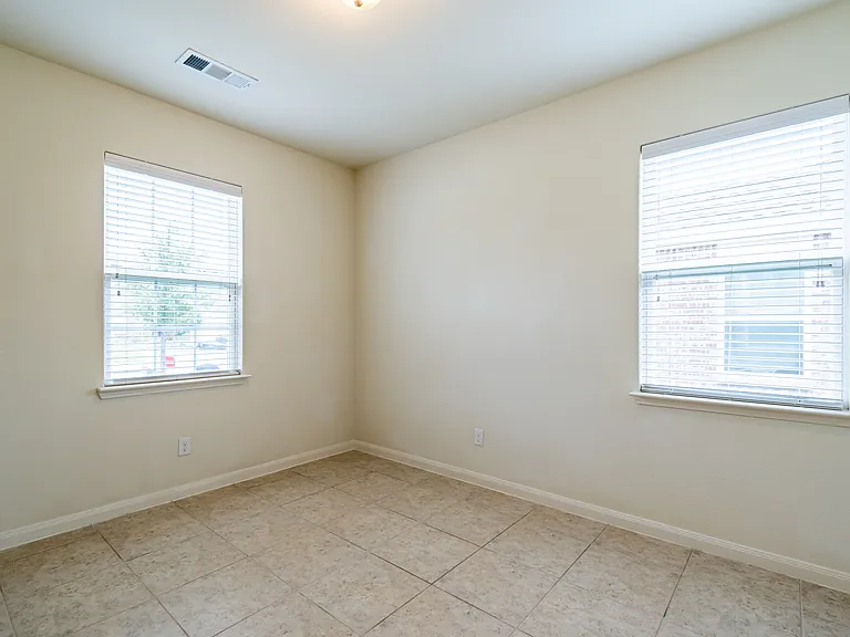 1911 Hot Springs Way — Photo 14