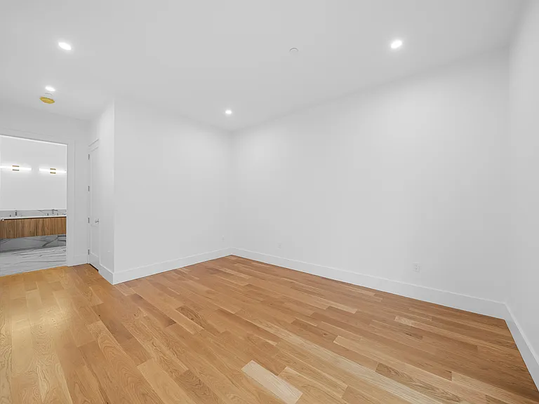 Residencies at 218-220 Old Colony Avenue — Photo 22