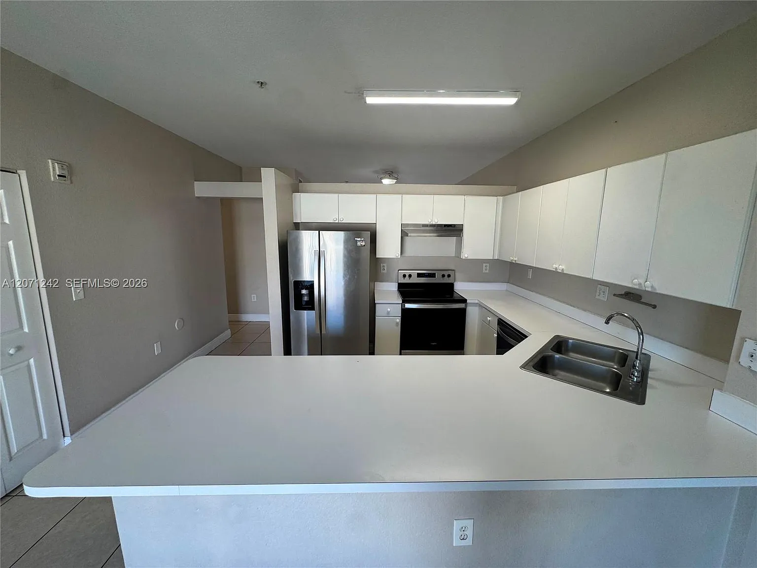 NW 173rd Dr, Hialeah — Photo 2