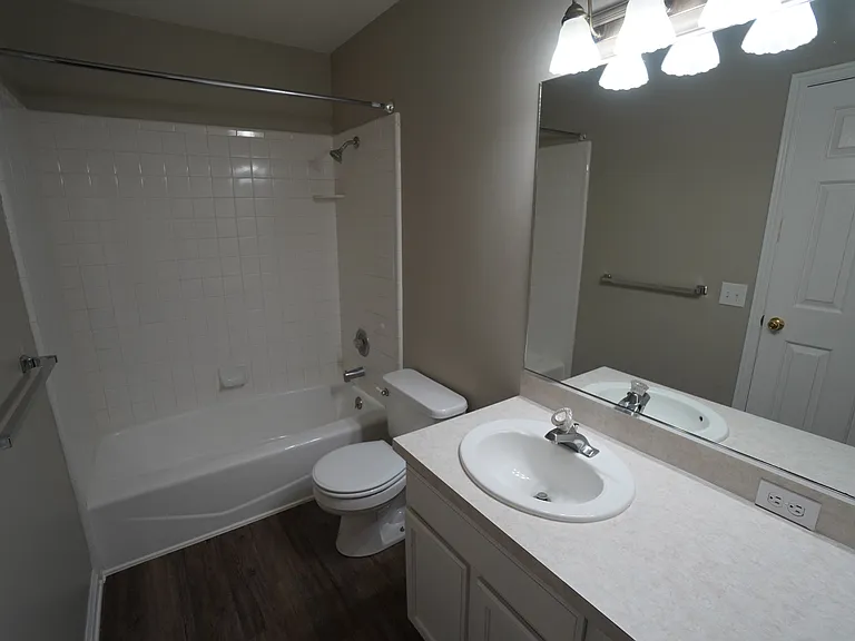 324 E 1100 N — Photo 21