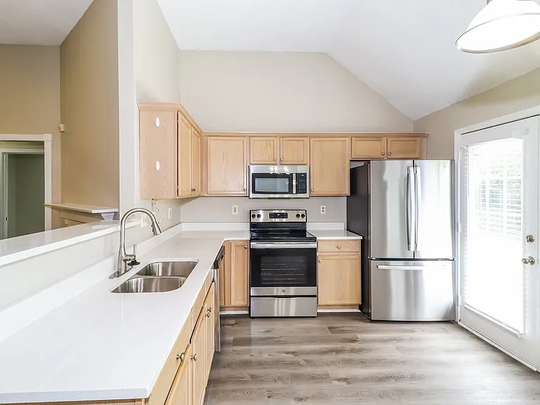 80 Village Dr — Photo 8