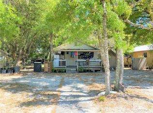 1322 N Simpson St, Mount Dora, FL 32757