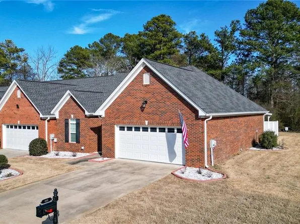 231 Regency Ln SW, Calhoun, GA 30701