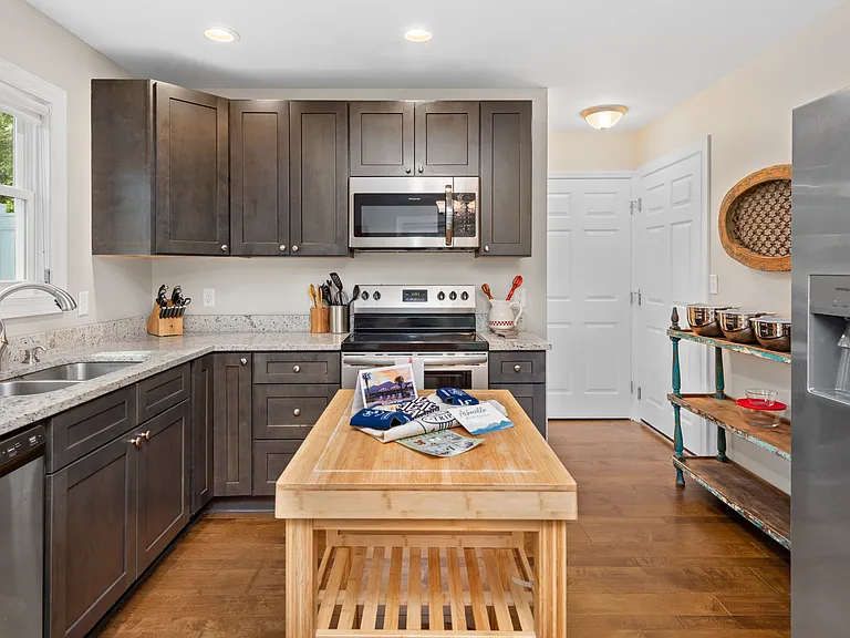 405 Little Sycamore Ln — Photo 10