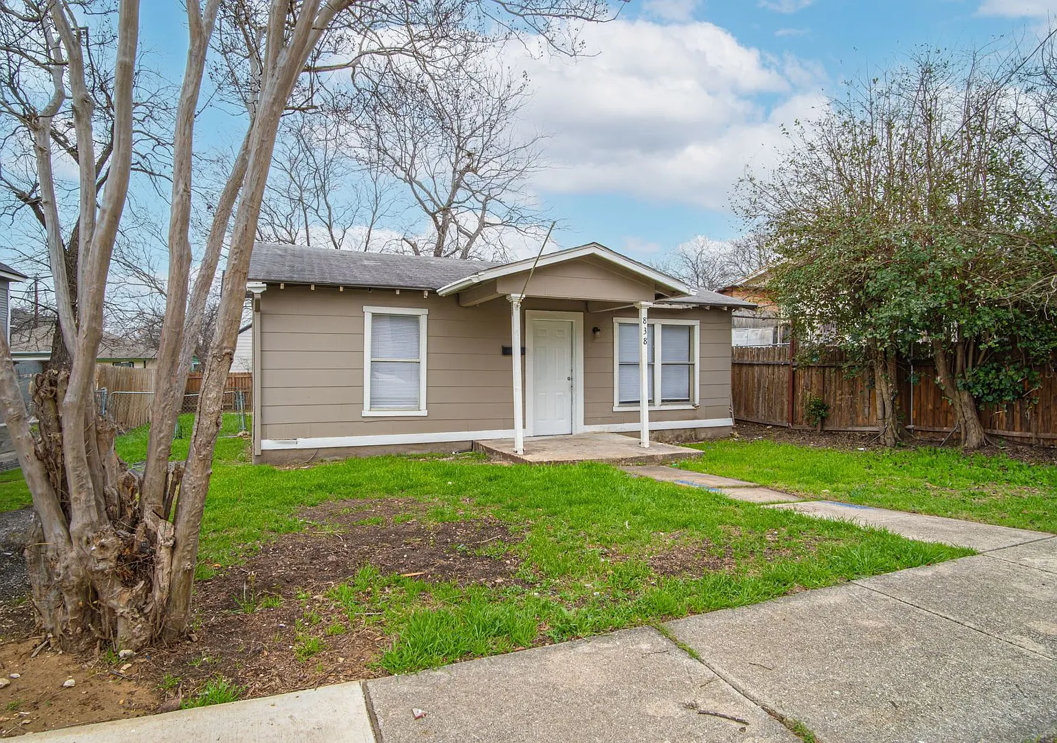 Don't Miss This Relaxing 3BR/1BA Home Near Beautiful Downtown! — Photo 2