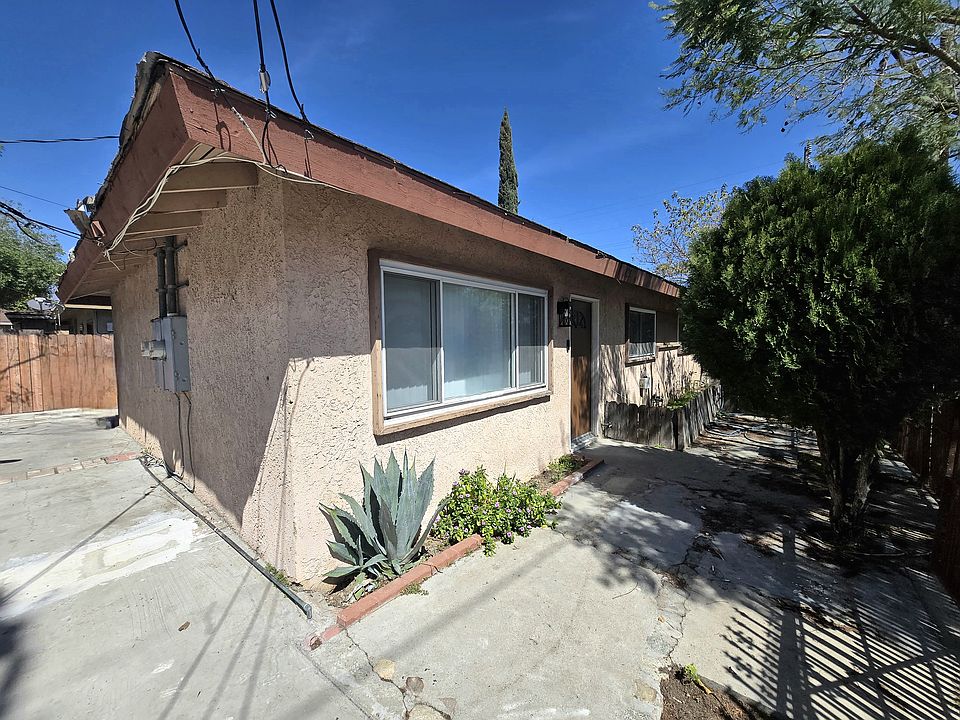 1st image of 425 E Acacia St #425