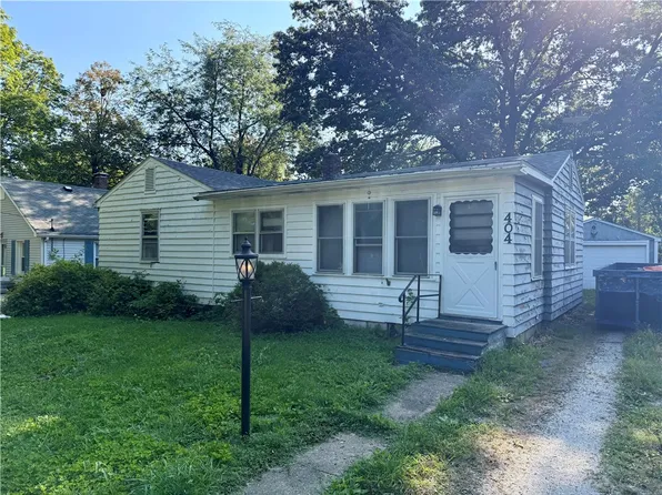 404 S 4th St, Saint Joseph, IL 61873