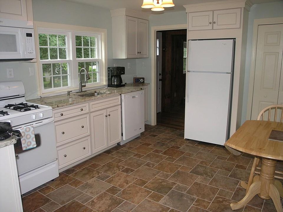 2nd image of 15 Hazel Ave #0