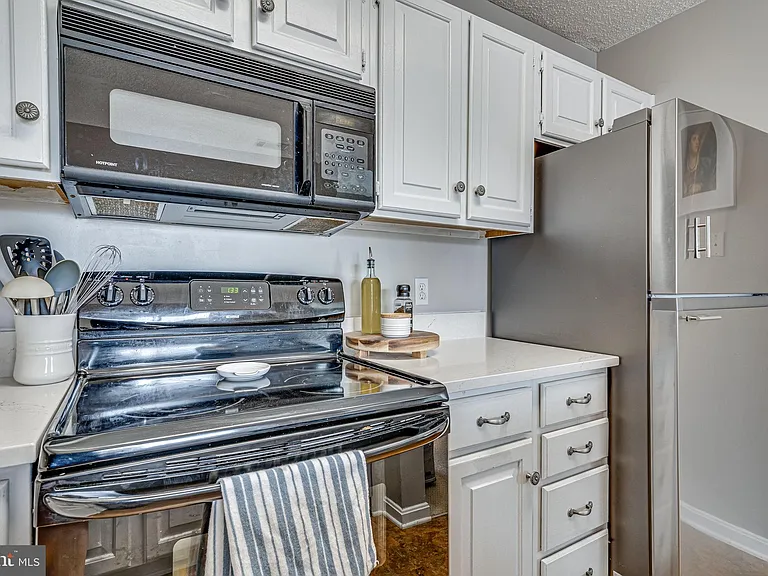 273 S Pickett St #401 — Photo 10