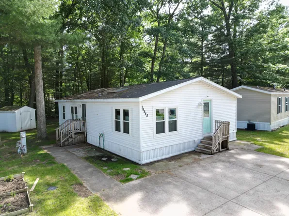 14548 Magnolia Dr, Grand Haven, MI 49417