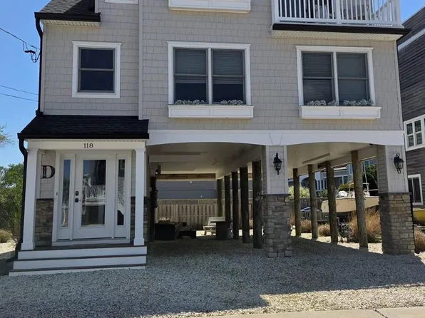 118 W Delaware Ave, Brant Beach, NJ 08008