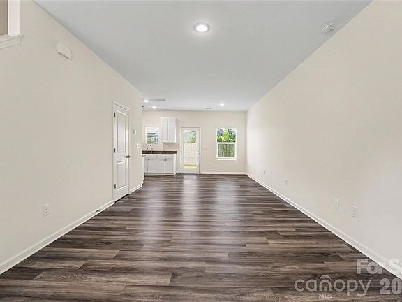 4th image of 213 Wolf Creek Ln