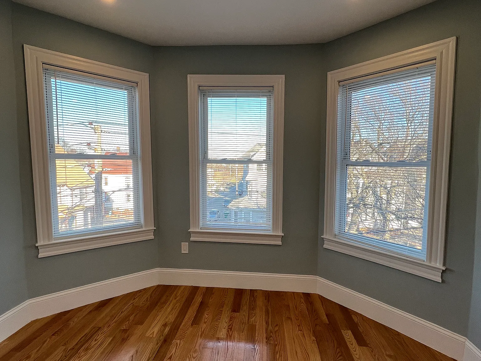 3 bed, 9999 sqft, $4,395 — Photo 1