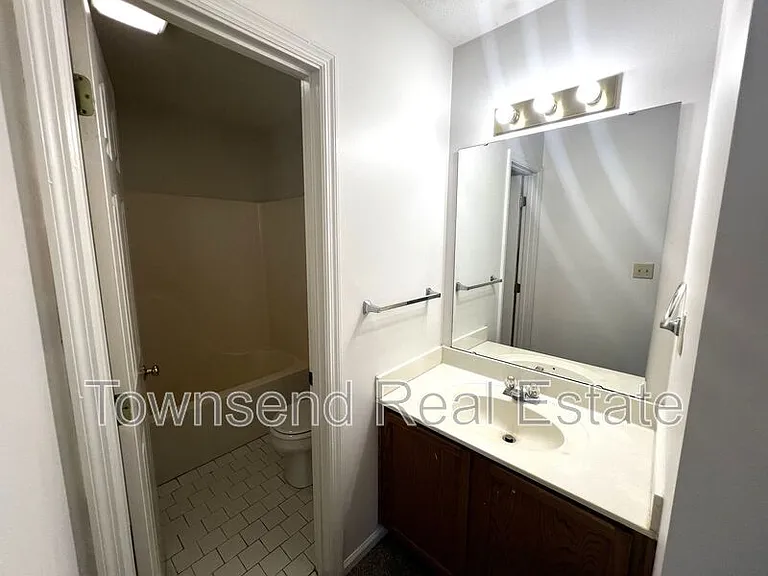 1044-2 Ancestry Dr — Photo 14