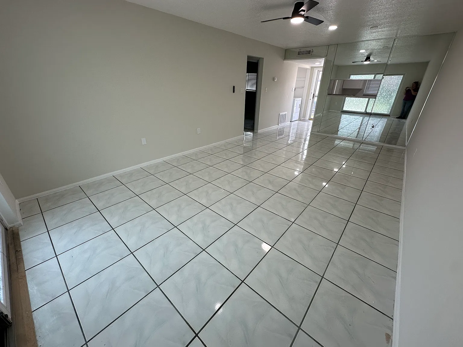 2 bed, 900 sqft, $1,595 — Photo 2