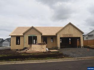 902 Oakleaf Way, Silverton, OR 97381