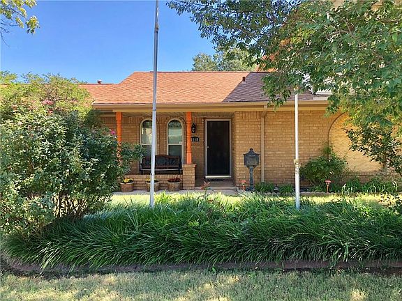2nd image of 3808 Vickie Dr