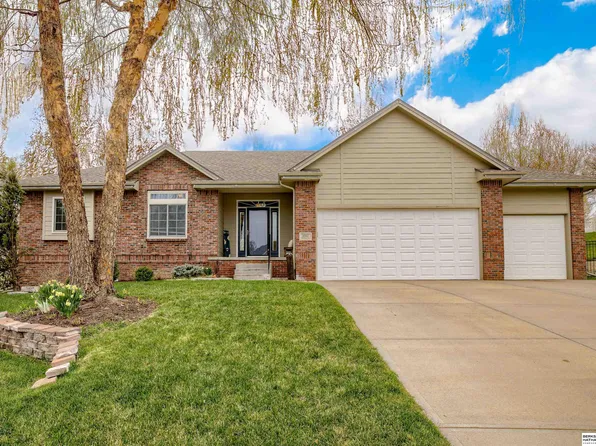 10311 Florence Cir, La Vista, NE 68128