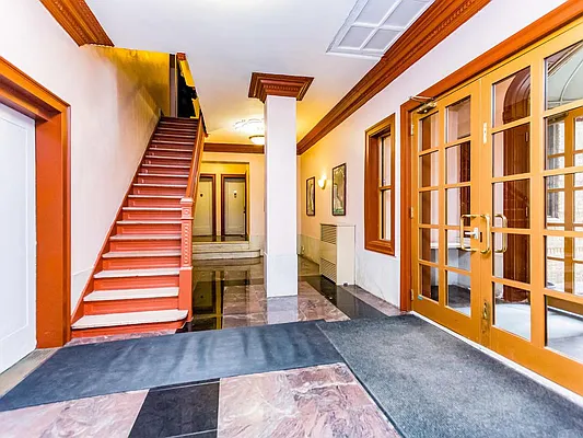 Sold by Re/Max In The City | media 11