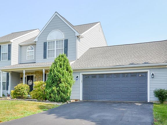 3rd image of 113 Lakeside Dr