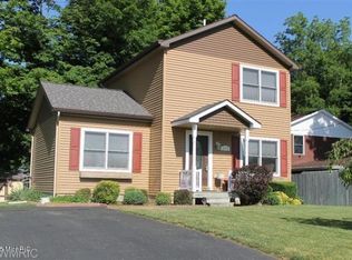 32723 Lake Dr, Lawton, MI 49065